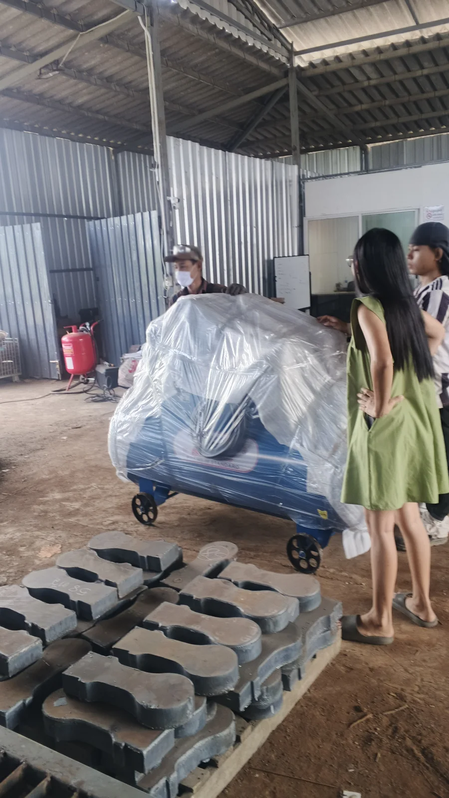 ภาพส่งมอบ ปั๊มลมสายพาน ETP ขนาด 520 ลิตร มอเตอร์ 10HP รุ่น HTA-100 (Two Stage) จังหวัดสมุทรปราการ รูปที่ 1