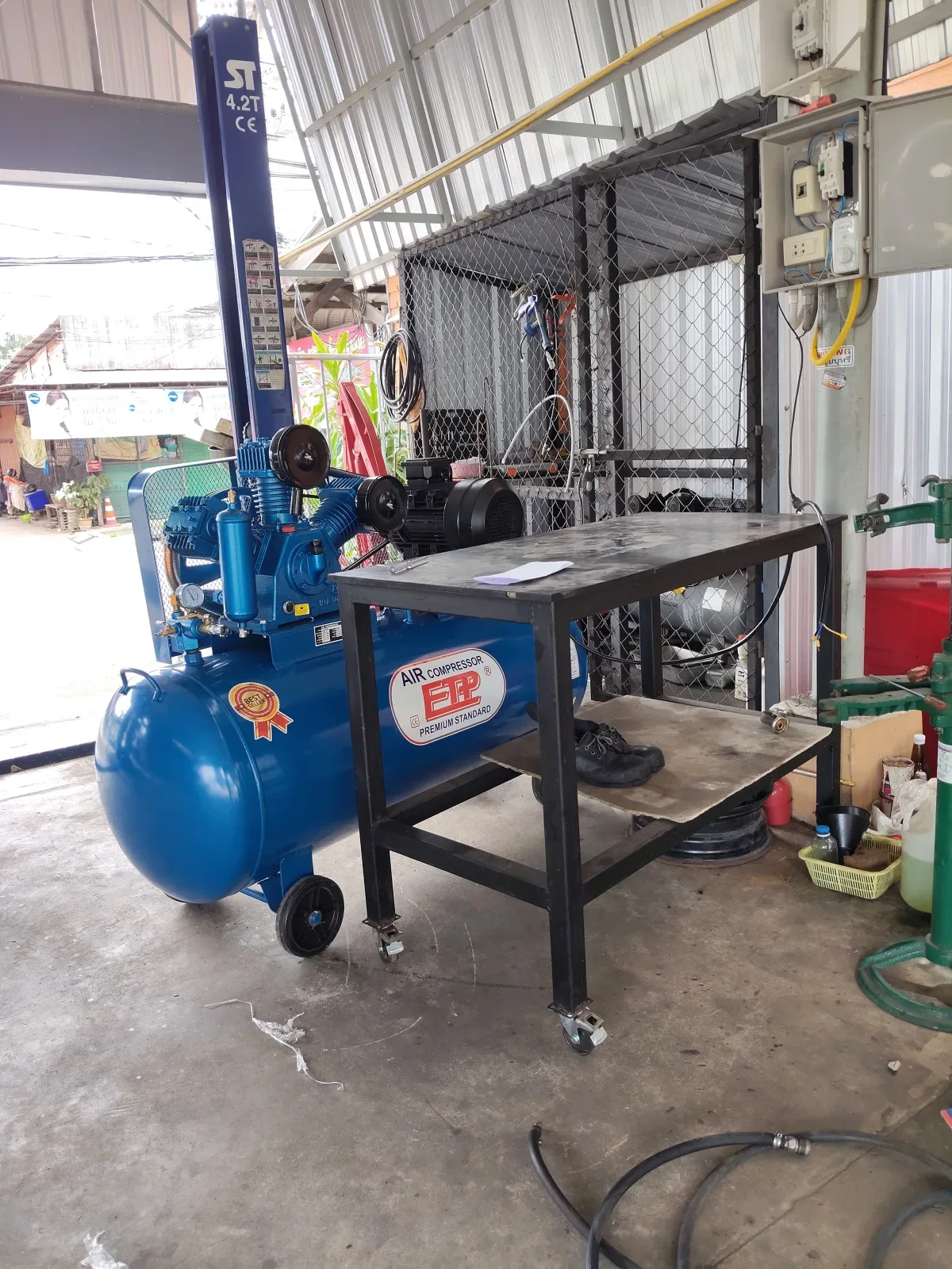 ภาพส่งมอบ ปั๊มลมสายพาน ETP ขนาด 380 ลิตร มอเตอร์ 7.5HP รุ่น HTA-80 (16Bar) (ระบบไฟ 380V) จังหวัดอุบลราชธานี รูปที่ 2
