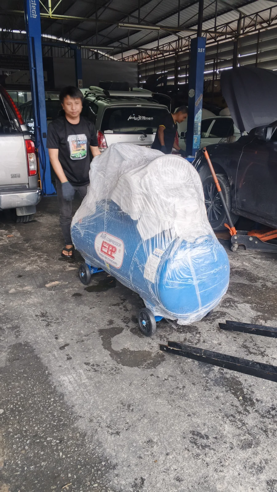 ภาพส่งมอบ ปั๊มลมสายพาน ETP ขนาด 380 ลิตร มอเตอร์ 7.5HP รุ่น HTA-80 (16Bar) (ระบบไฟ 220V) จังหวัดชลบุรี รูปที่ 1