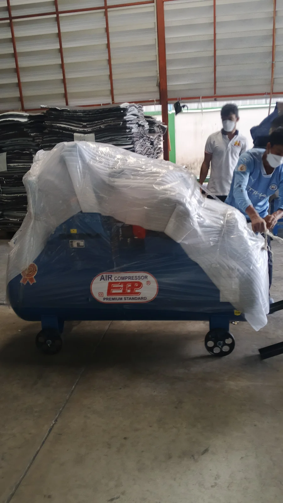 ภาพส่งมอบ ปั๊มลม ETP 520 ลิตร 15 HP 380V รุ่น HTA-120 แรงดัน 16 Bar / 230 PSI จังหวัดสมุทรสาคร รูปที่ 1