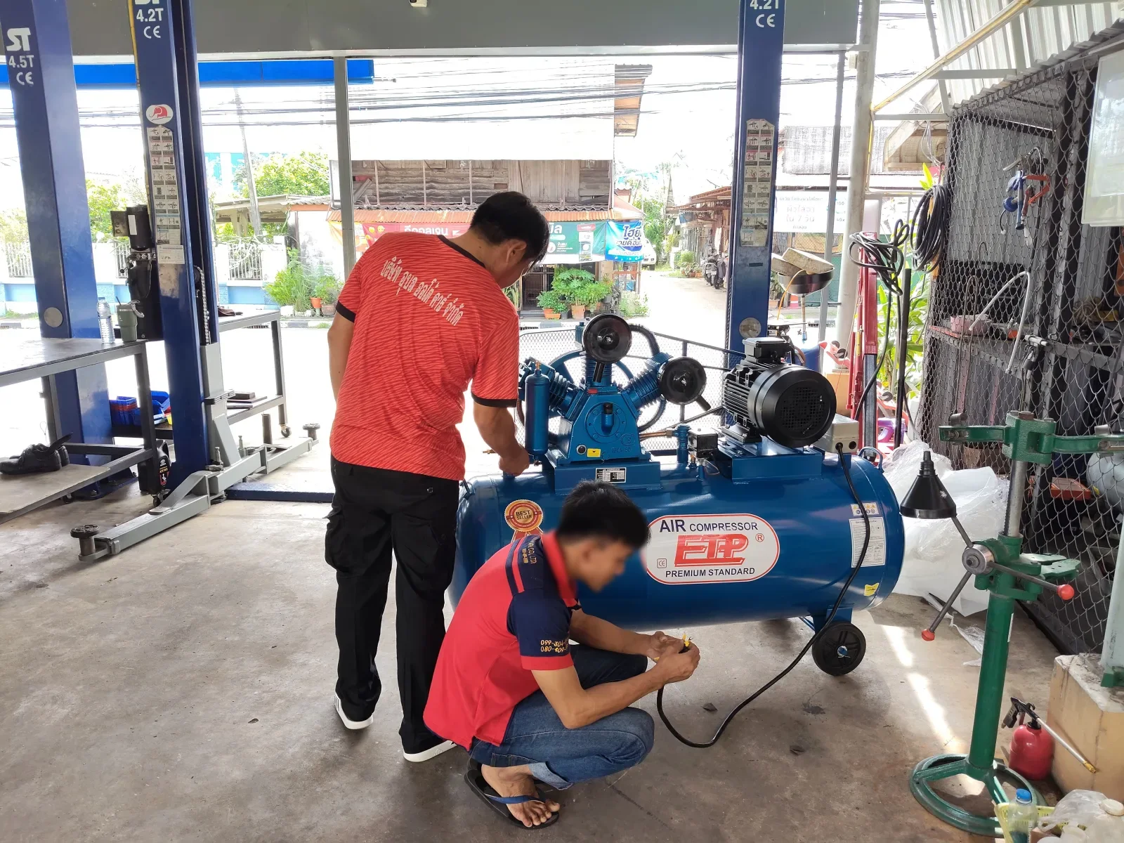 ภาพส่งมอบ ปั๊มลมสายพาน ETP ขนาด 380 ลิตร มอเตอร์ 7.5HP รุ่น HTA-80 (16Bar) (ระบบไฟ 380V) จังหวัดอุบลราชธานี รูปที่ 1