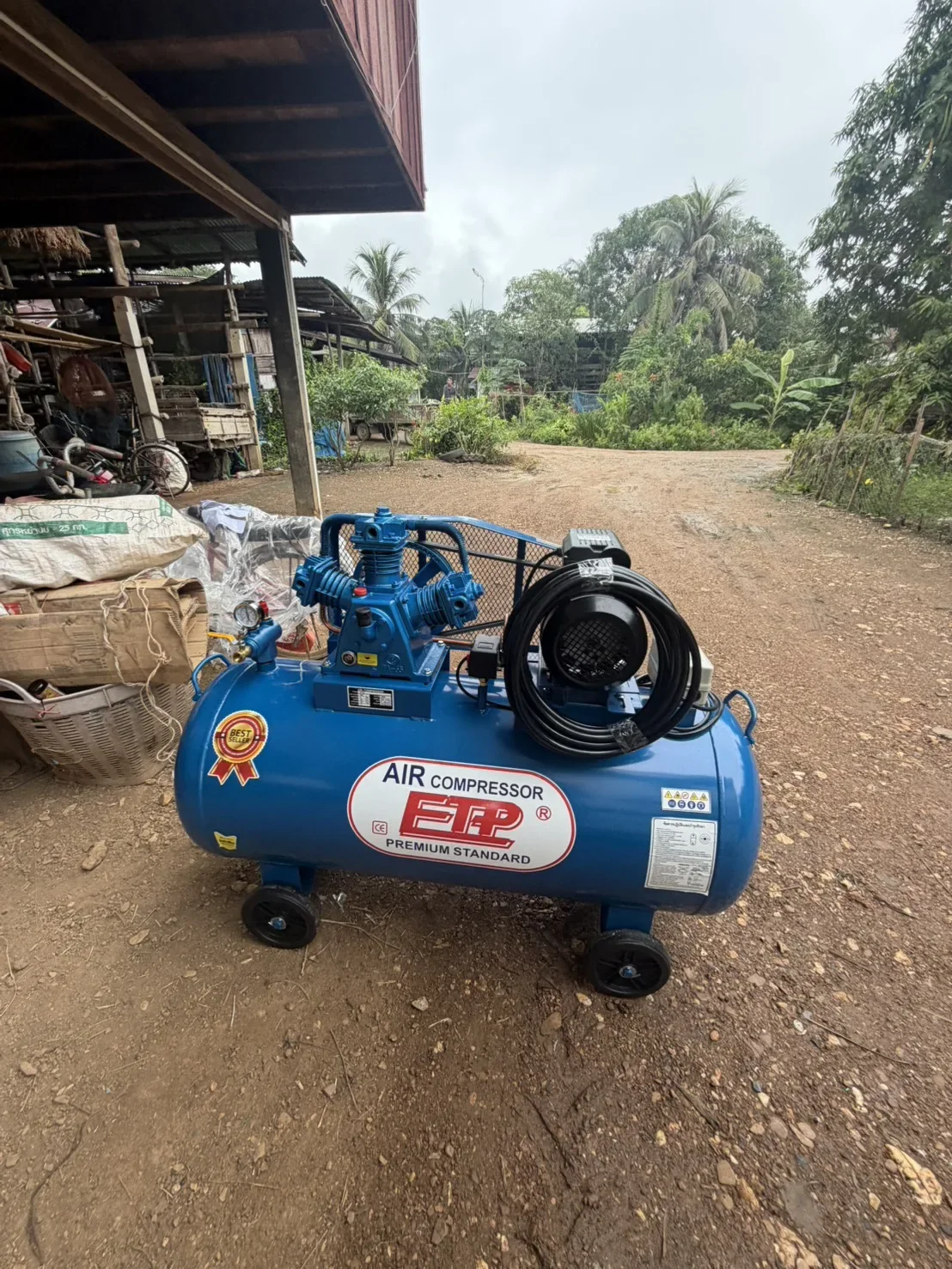ภาพส่งมอบ ปั๊มลมสายพาน ETP ขนาด 200 ลิตร มอเตอร์ 4HP รุ่น ETA-65 (ไฟ 220V) จังหวัดเพชรบูรณ์ รูปที่ 1