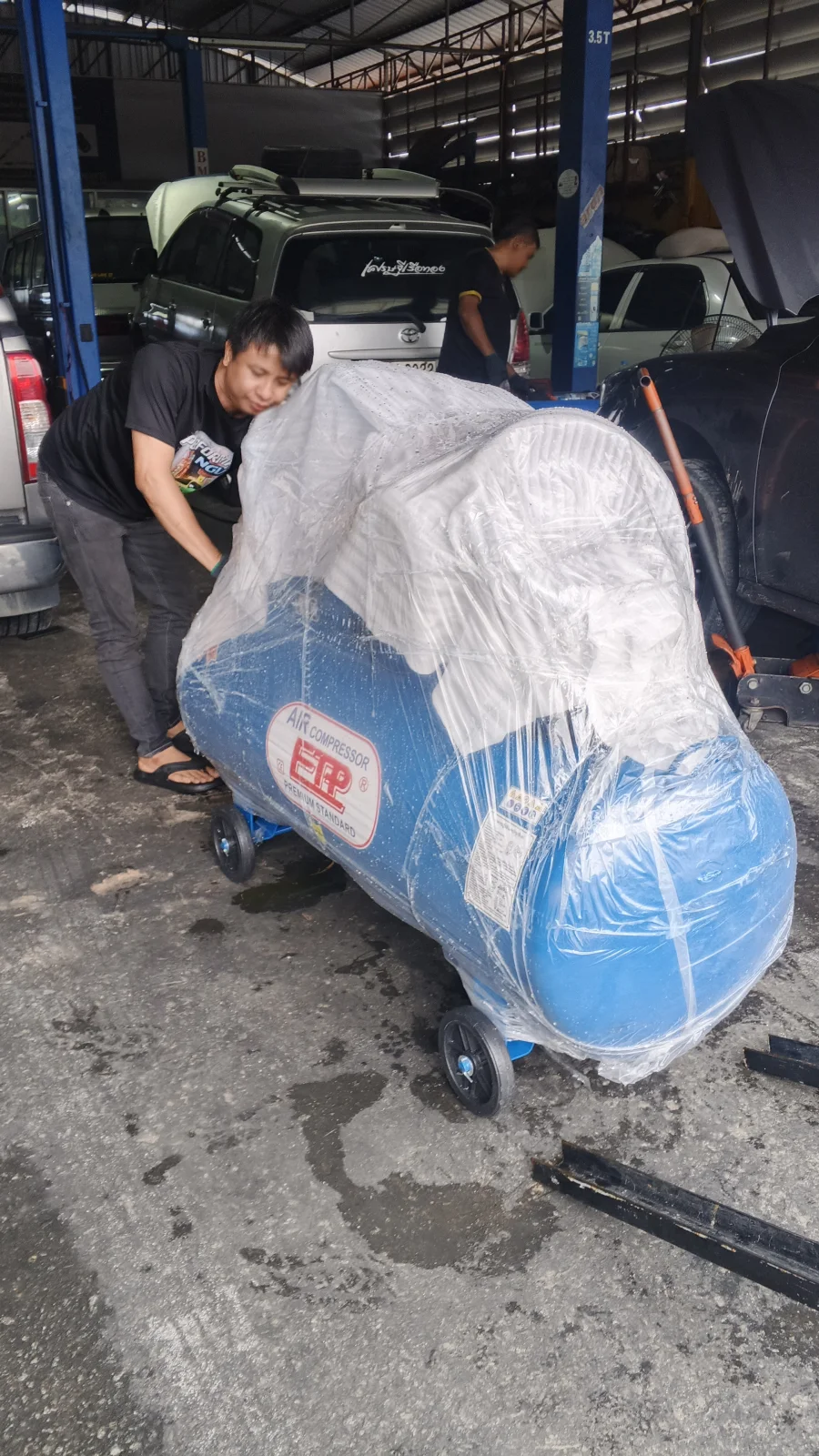 ภาพส่งมอบ ปั๊มลมสายพาน ETP ขนาด 380 ลิตร มอเตอร์ 7.5HP รุ่น HTA-80 (16Bar) (ระบบไฟ 220V) จังหวัดชลบุรี รูปที่ 2