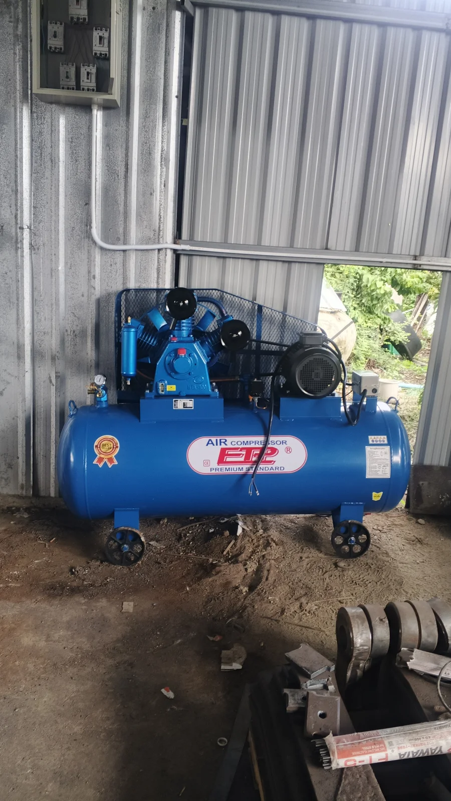ภาพส่งมอบ ปั๊มลมสายพาน ETP ขนาด 520 ลิตร มอเตอร์ 10HP รุ่น HTA-100 (Two Stage) จังหวัดสมุทรปราการ รูปที่ 2