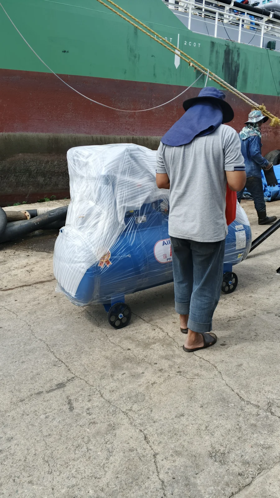 ภาพส่งมอบ ปั๊มลมสายพาน ETP ขนาด 520 ลิตร มอเตอร์ 10HP รุ่น HTA-100 (Two Stage) จังหวัดกรุงเทพมหานคร รูปที่ 2
