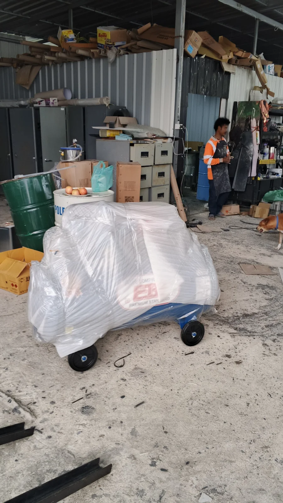ภาพส่งมอบ ปั๊มลมสายพาน ETP ขนาด 200 ลิตร มอเตอร์ 4HP รุ่น ETA-65 (ไฟ 220V) จังหวัดสมุทรสาคร รูปที่ 2