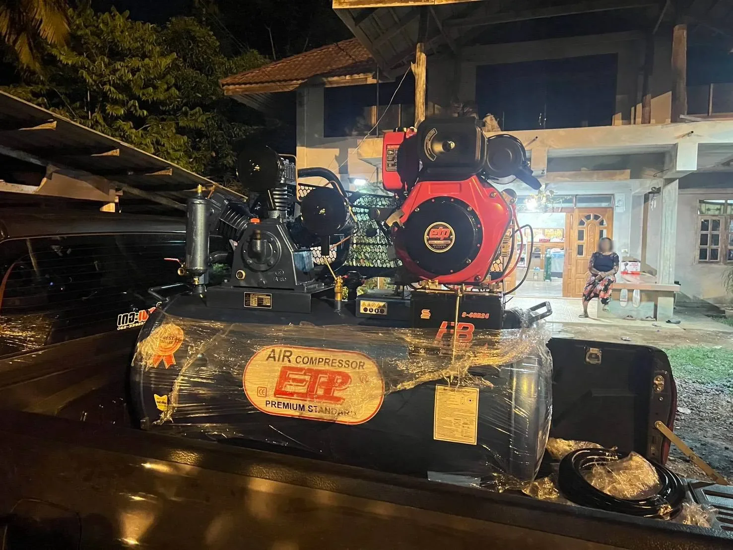 ภาพส่งมอบ ปั๊มลมดีเซล ETP 300 ลิตร หัวสูบ HTA-80 เครื่องยนต์ดีเซล 11 แรงม้า (ระบบสตาร์ทกุญแจ) จังหวัดนครศรีธรรมราช รูปที่ 1