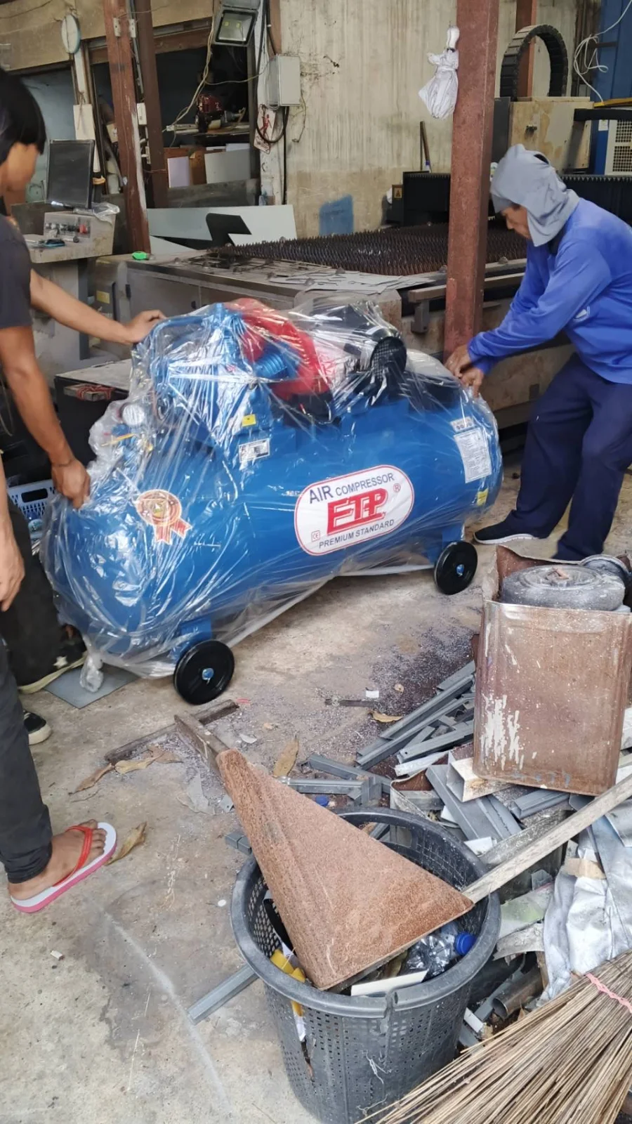ภาพส่งมอบ ปั๊มลม ETP ETA-65 300 ลิตร 4HP 220V (ไฟ 220V) จังหวัดพระนครศรีอยุธยา รูปที่ 1