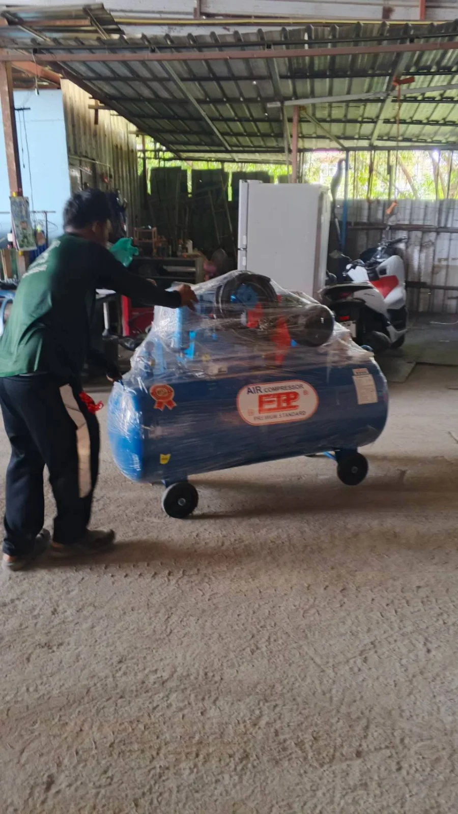 ภาพส่งมอบ ปั๊มลมสายพาน ETP ขนาด 380 ลิตร มอเตอร์ 5.5HP รุ่น EVA-80 (12Bar) (ระบบไฟ 220V) จังหวัดชลบุรี รูปที่ 1
