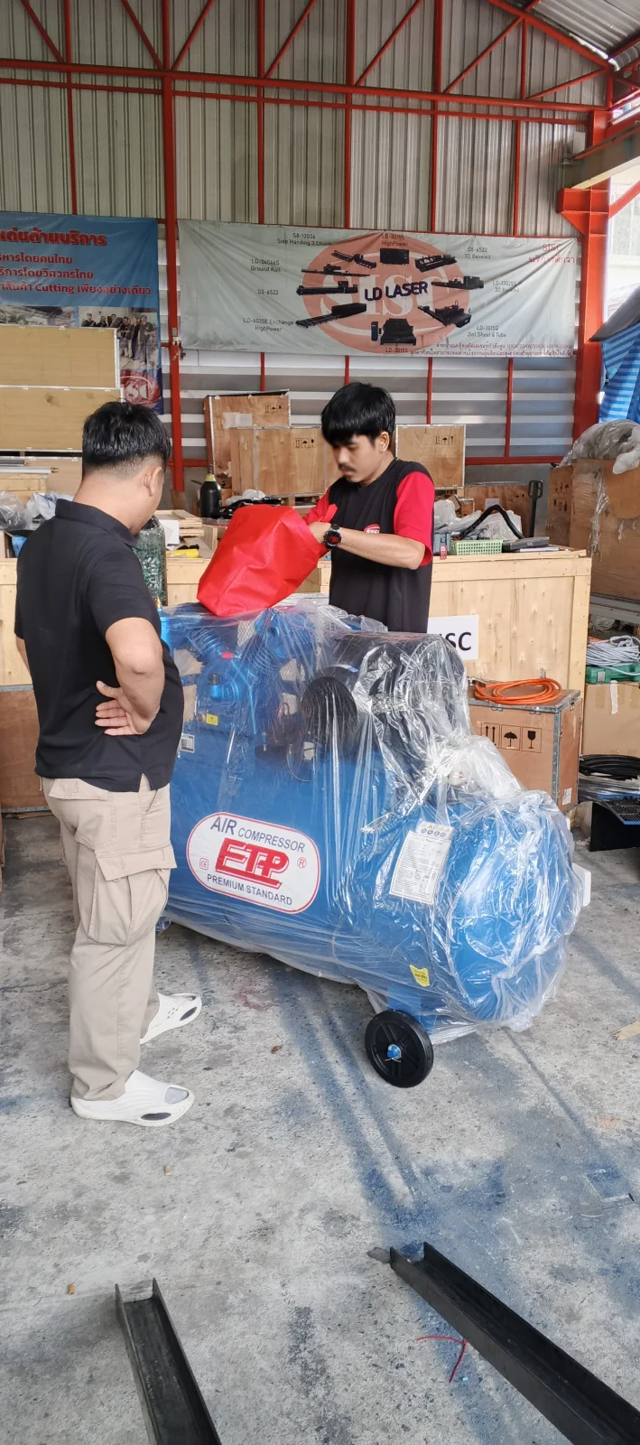 ภาพส่งมอบ ปั๊มลมสายพาน ETP ขนาด 380 ลิตร มอเตอร์ 5.5HP รุ่น EVA-80 (12Bar) (ระบบไฟ 380V) จังหวัดกรุงเทพมหานคร รูปที่ 1