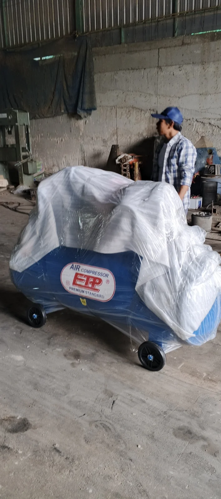 ภาพส่งมอบ ปั๊มลมสายพาน ETP ขนาด 380 ลิตร มอเตอร์ 7.5HP รุ่น HTA-80 (16Bar) (ระบบไฟ 380V) จังหวัดสุพรรณบุรี รูปที่ 2