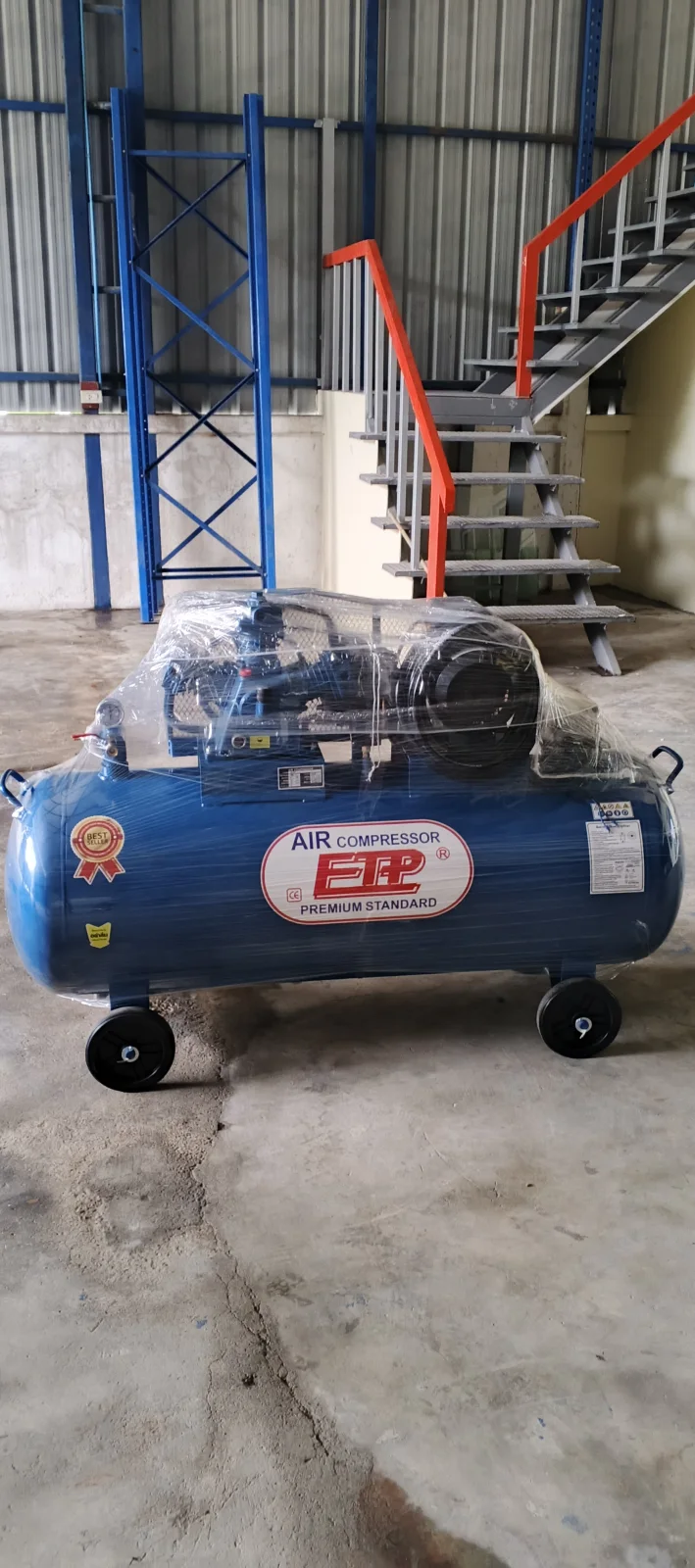 ภาพส่งมอบ ปั๊มลม 300ลิตร 4แรง รุ่น E TA-65 (8Bar) (ไฟ 220V) จังหวัดกรุงเทพมหานคร รูปที่ 1