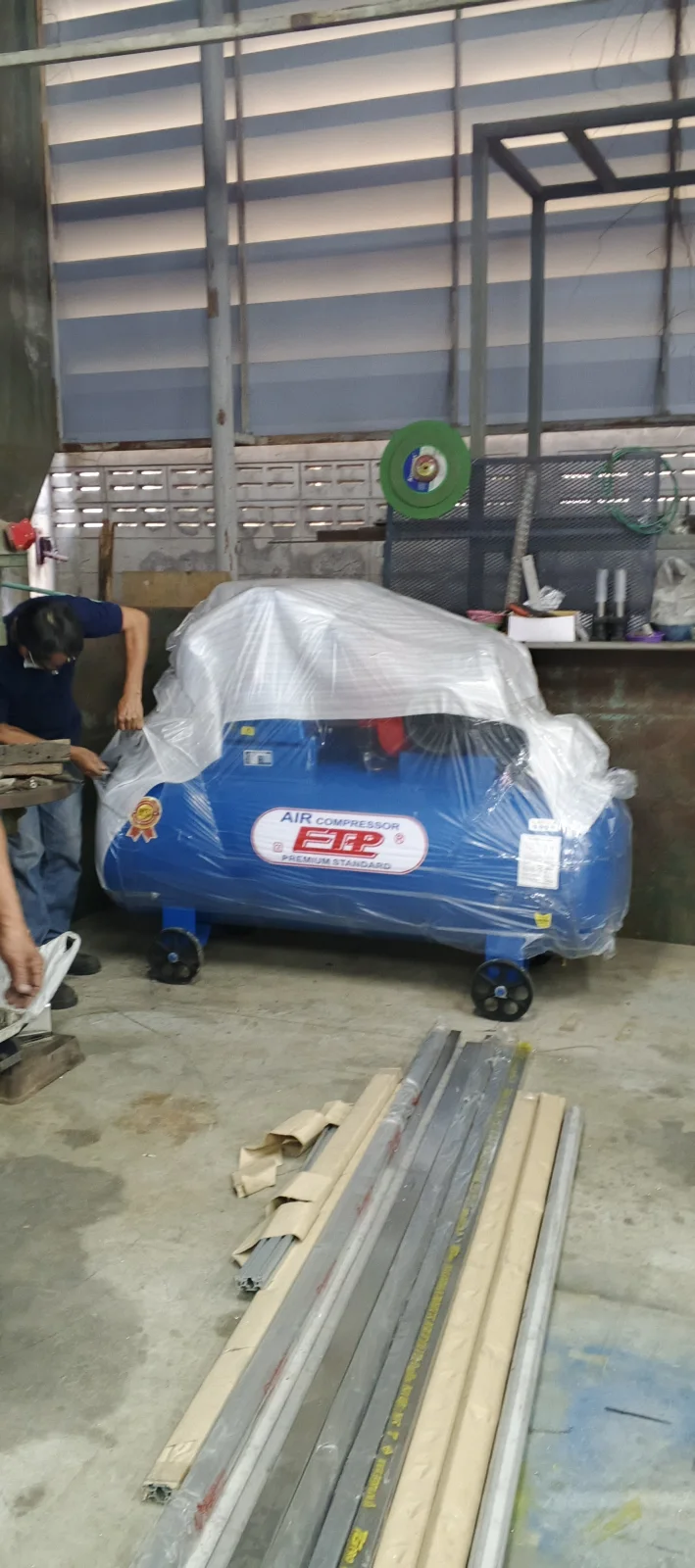 ภาพส่งมอบ เครื่องปั๊มลม 520ลิตร 10แรงม้า รุ่น HTA-100 (Two Stage) จังหวัดสมุทรปราการ รูปที่ 3
