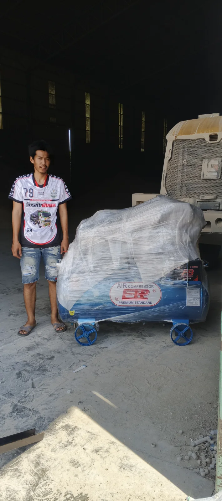 ภาพส่งมอบ ปั๊มลมดีเซล300 ลิตร สตาร์ทกุญแจ หัวสูบ HTA-80 (ระบบสตาร์ทกุญแจ) จังหวัดสระบุรี รูปที่ 2