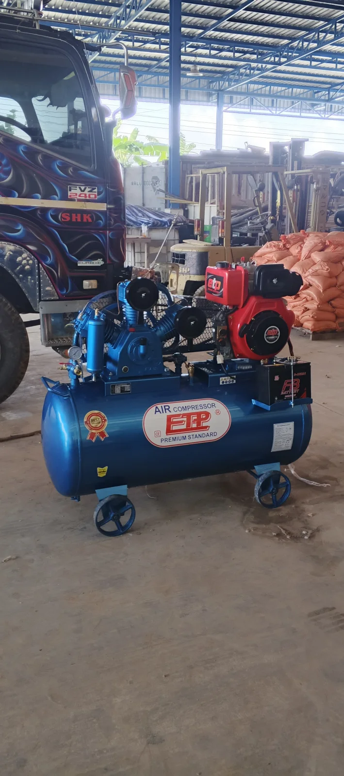 ภาพส่งมอบ ปั๊มลมติดเครื่องยนต์ดีเซล 300ลิตร รุ่น E HTA-80 เครื่องยนต์ 11แรง จังหวัดปทุมธานี รูปที่ 2