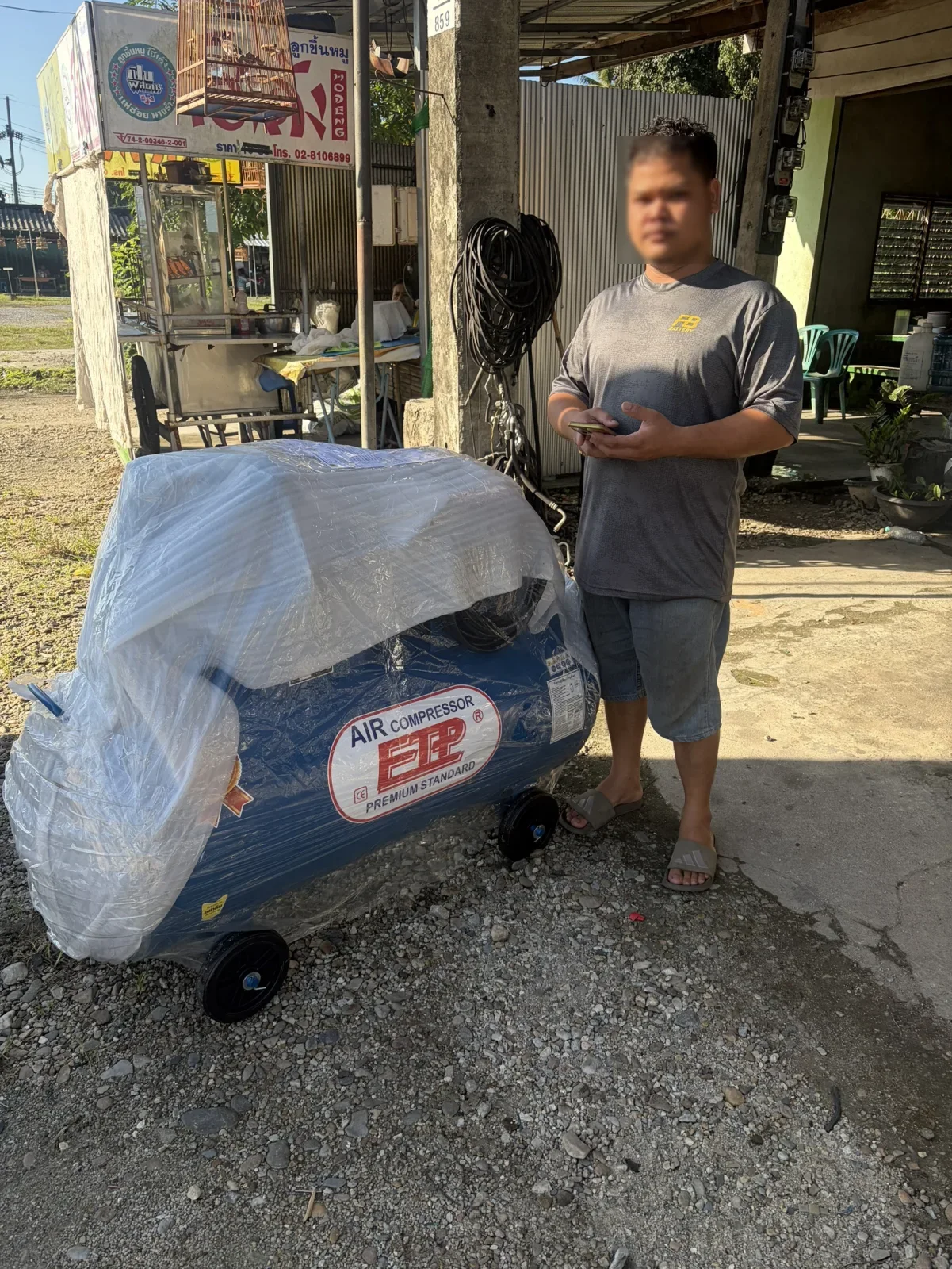ภาพส่งมอบ ปั๊มลมสายพาน ETP ขนาด 200 ลิตร มอเตอร์ 4HP รุ่น ETA-65 (ไฟ 220V) จังหวัดนครศรีธรรมราช รูปที่ 1