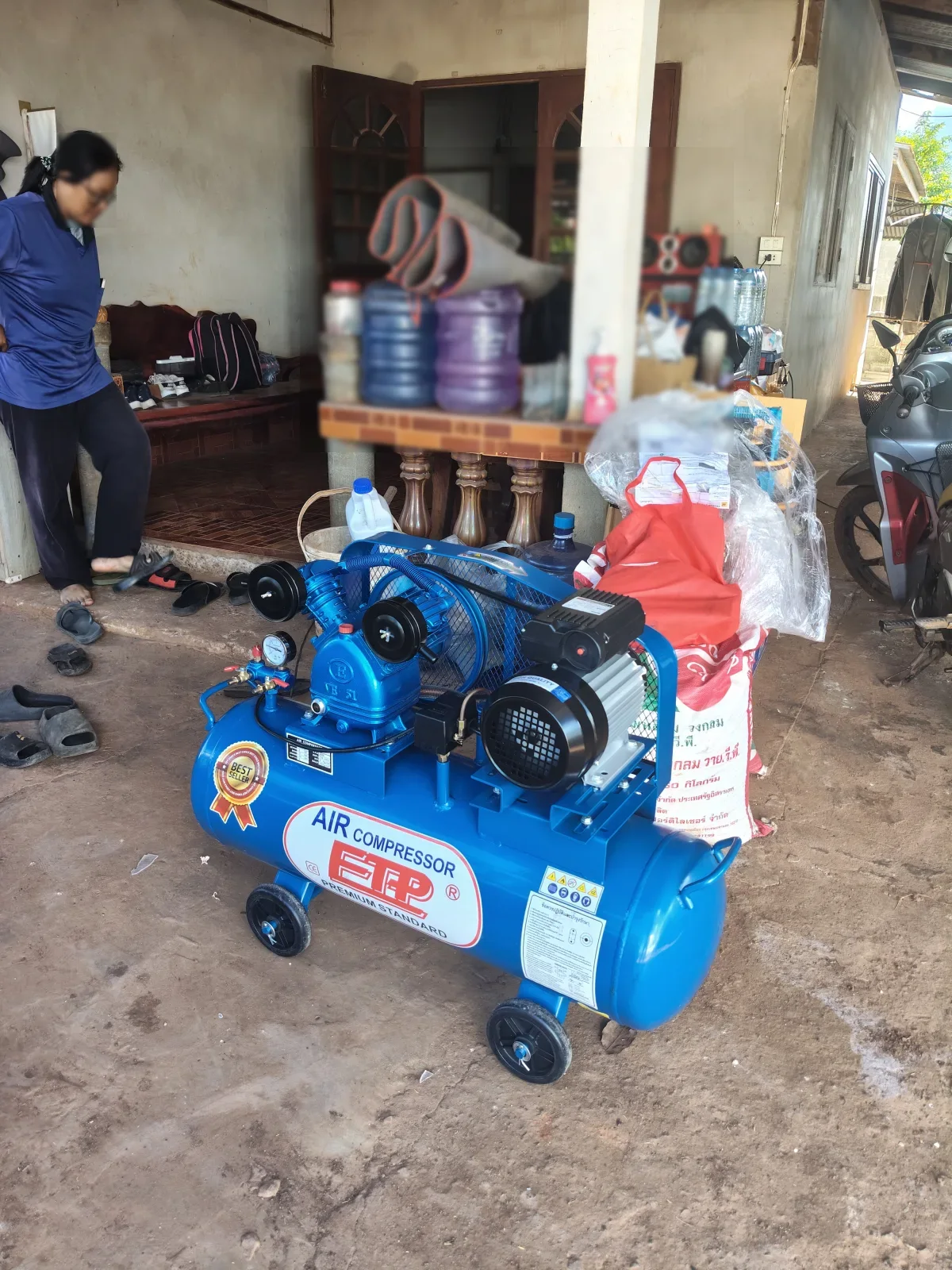 ภาพส่งมอบ ปั๊มลม 70 ลิตร รุ่น E VE-51 มอเตอร์ 2 แรง ไฟ 220V จังหวัดนครราชสีมา รูปที่ 1