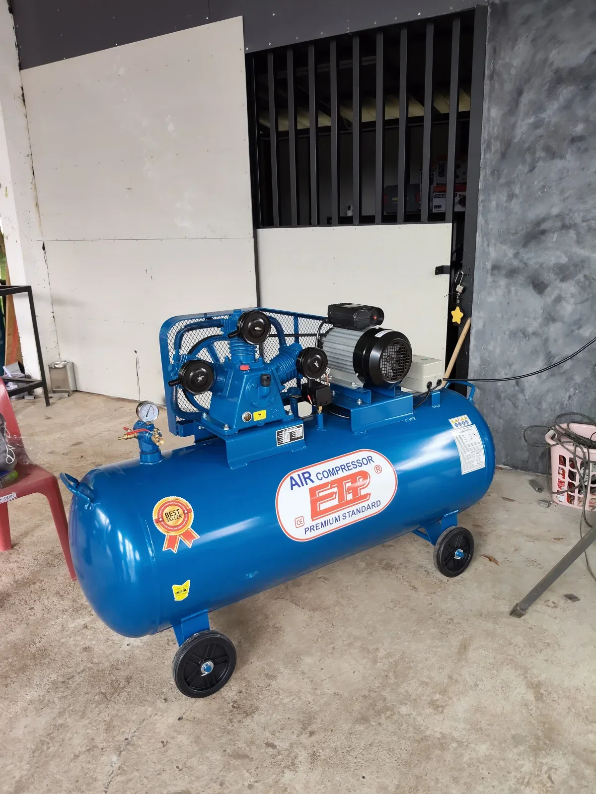ภาพส่งมอบ ปั๊มลม 300ลิตร 4แรง รุ่น E TA-65 (8Bar) (ไฟ 220V) จังหวัดสุราษฎร์ธานี รูปที่ 1