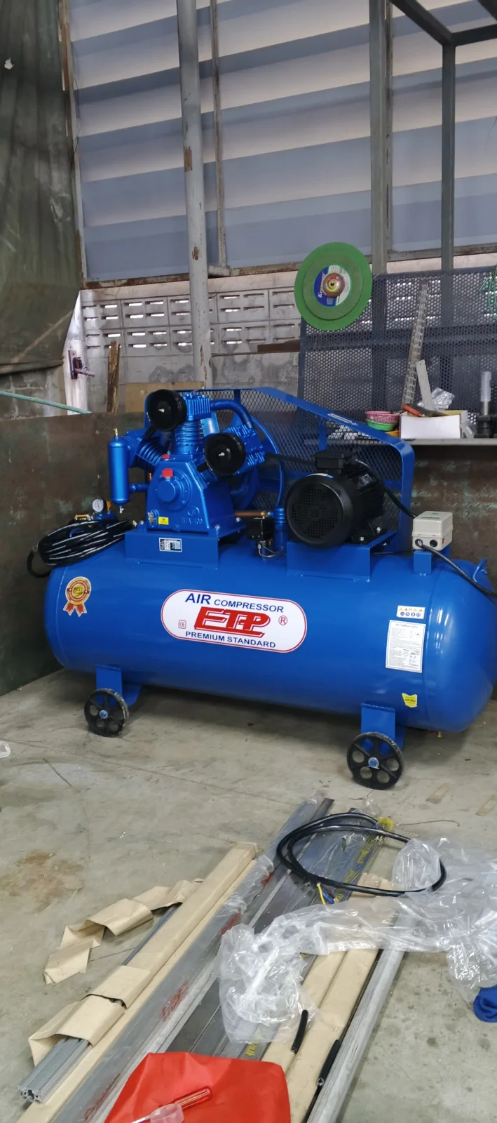 ภาพส่งมอบ เครื่องปั๊มลม 520ลิตร 10แรงม้า รุ่น HTA-100 (Two Stage) จังหวัดสมุทรปราการ รูปที่ 1