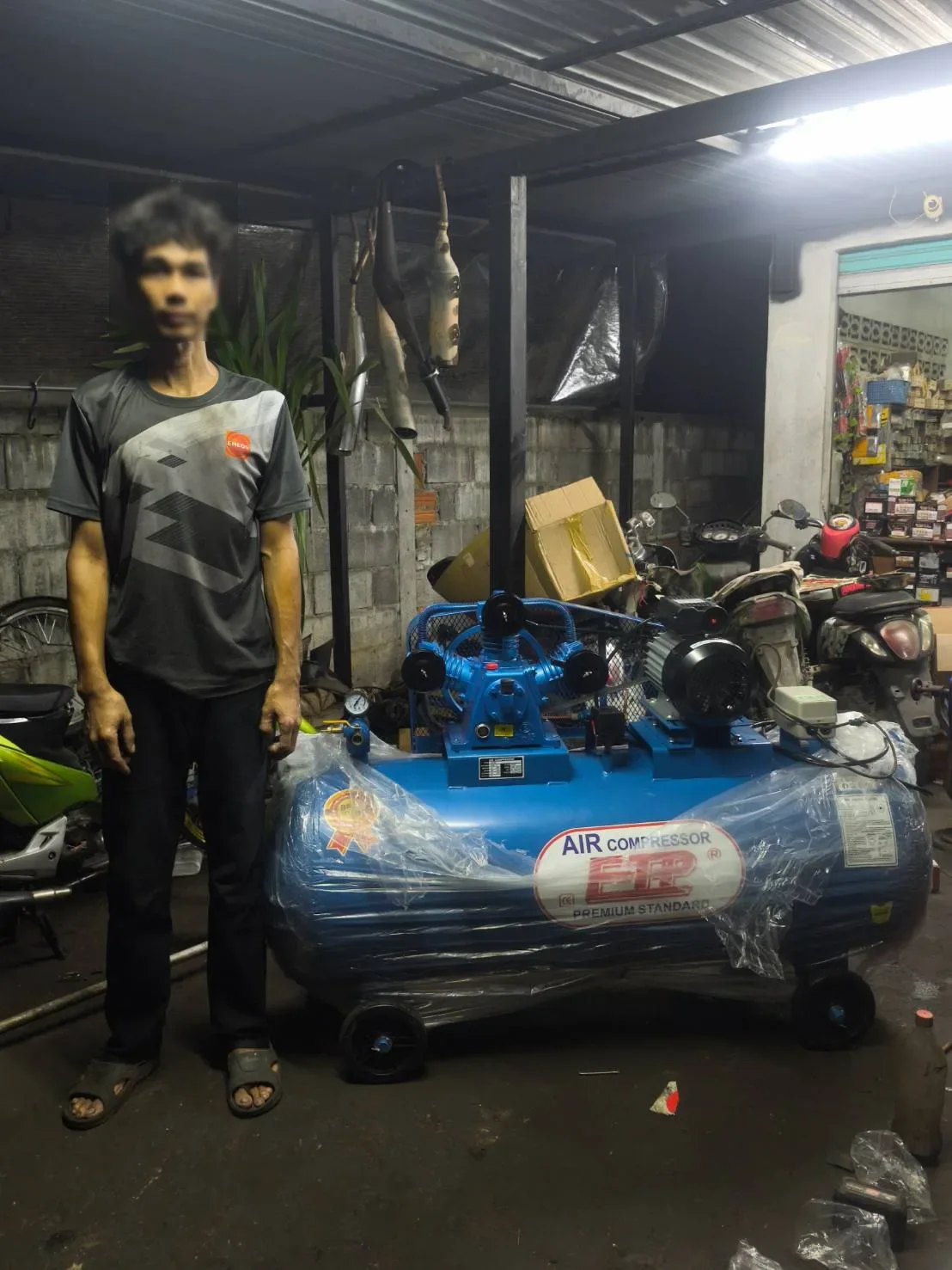 ภาพส่งมอบ ปั๊มลมสายพาน ETP ขนาด 300ลิตร มอเตอร์ 4HP รุ่น E TA-65 (8Bar) (ไฟ 220V) จังหวัดนครศรีธรรมราช รูปที่ 1