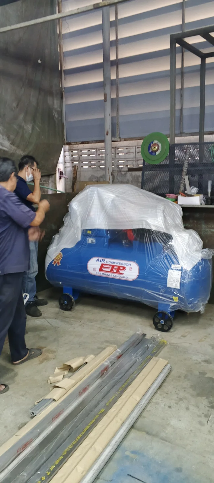 ภาพส่งมอบ เครื่องปั๊มลม 520ลิตร 10แรงม้า รุ่น HTA-100 (Two Stage) จังหวัดสมุทรปราการ รูปที่ 2