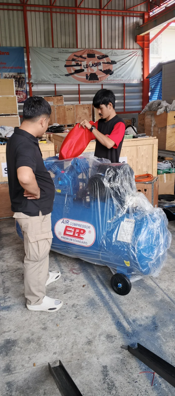 ภาพส่งมอบ ปั๊มลมสายพาน ETP ขนาด 380 ลิตร มอเตอร์ 5.5HP รุ่น EVA-80 (12Bar) (ระบบไฟ 380V) จังหวัดกรุงเทพมหานคร รูปที่ 2