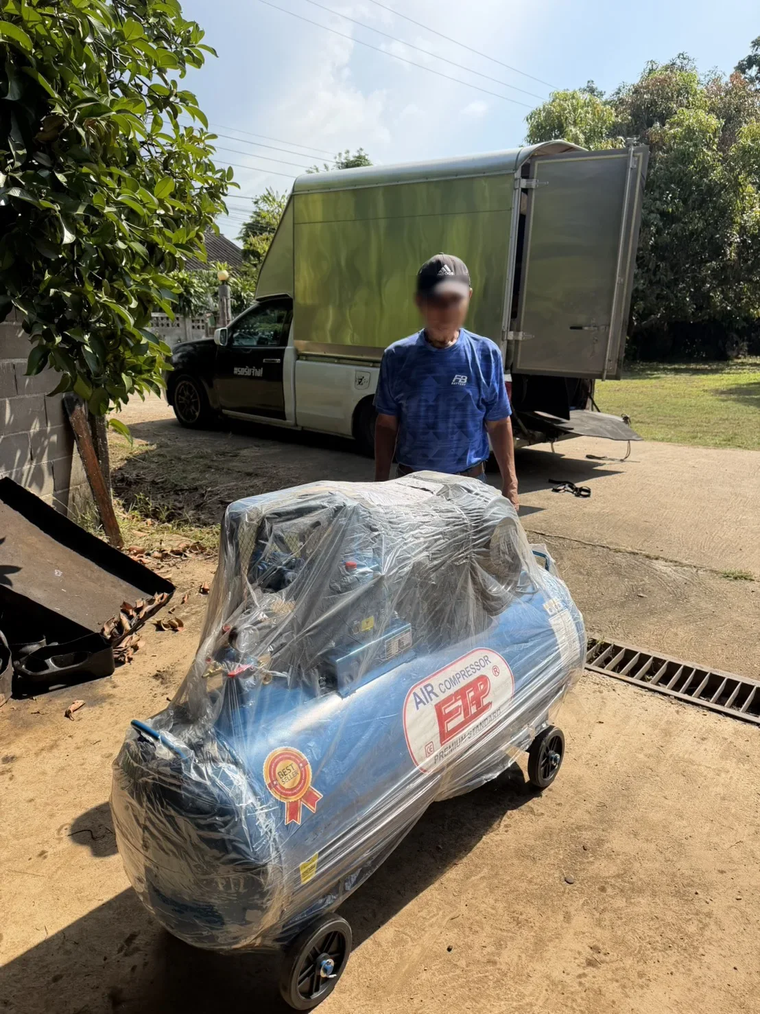 ภาพส่งมอบ ปั๊มลม 300ลิตร 4แรง รุ่น E TA-65 (8Bar) (ไฟ 220V) จังหวัดแม่ฮ่องสอน รูปที่ 1