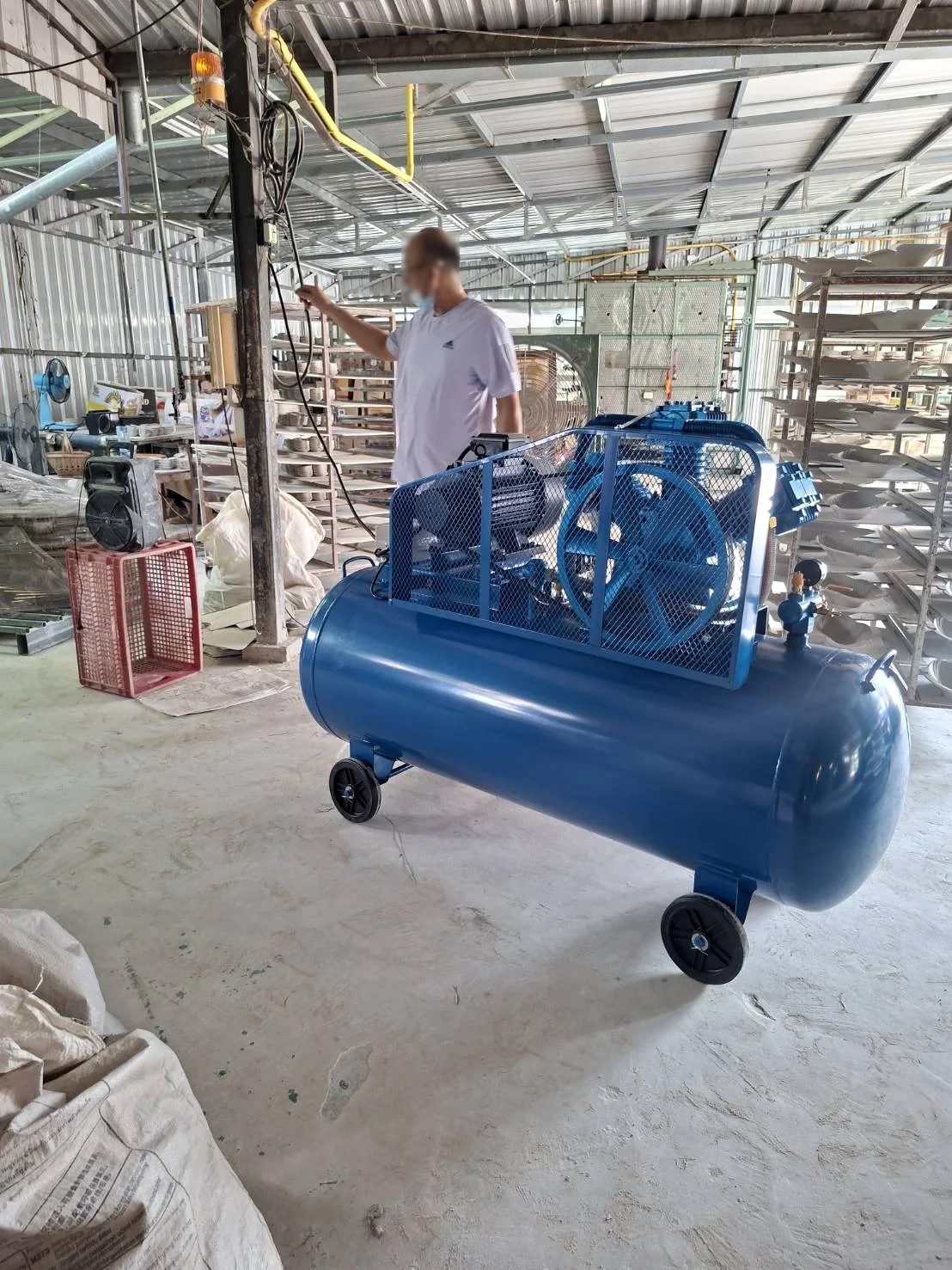ภาพส่งมอบ ปั๊มลม 380ลิตร 7.5 แรงรุ่น E TA-80 (12Bar) (ระบบไฟ 380V) จังหวัดลำปาง รูปที่ 3