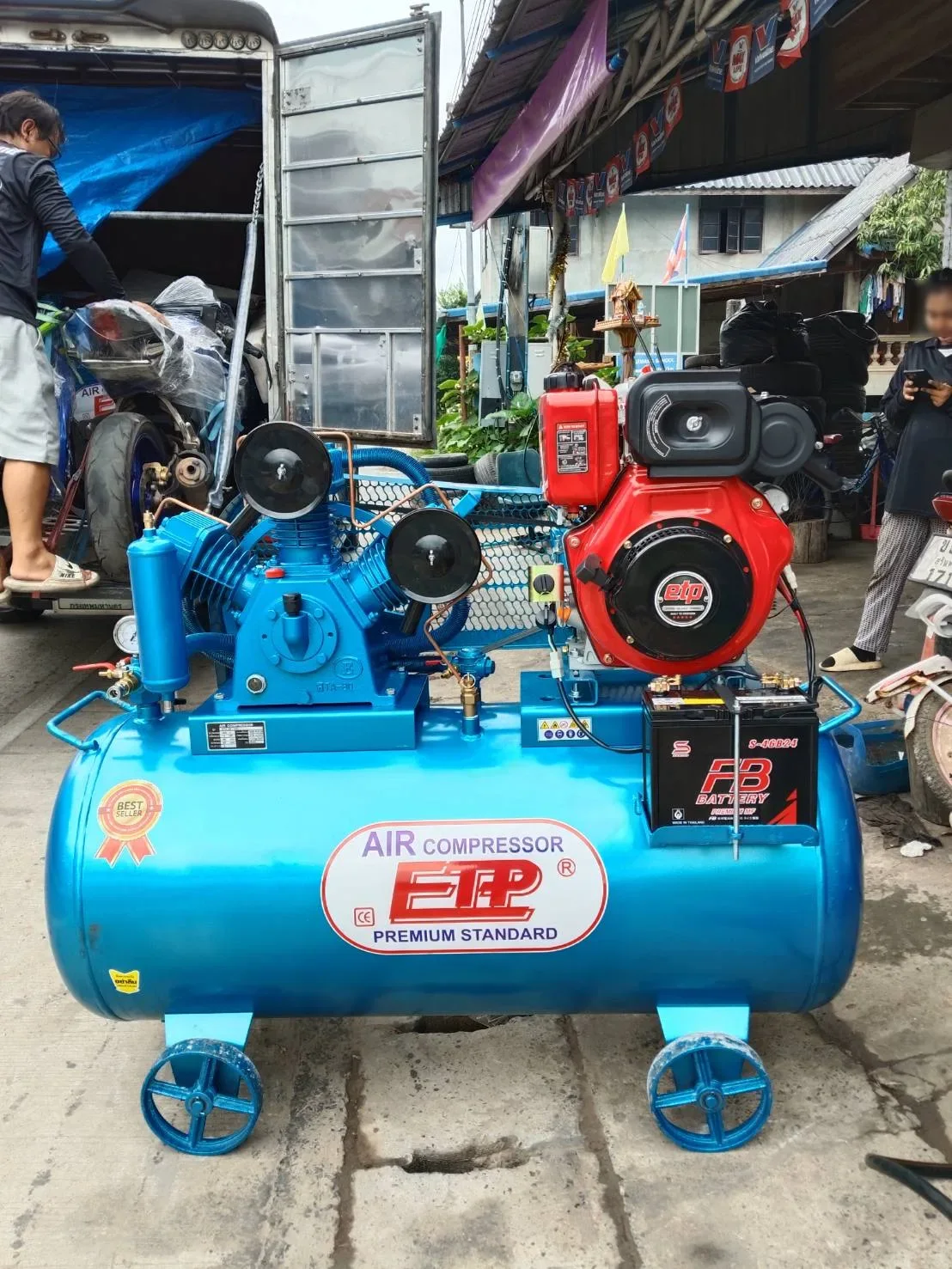 ภาพส่งมอบ ปั๊มลมติดเครื่องยนต์ดีเซล 300ลิตร หัวสูบ HTA-80 (ระบบสตาร์ทกุญแจ) จังหวัดบุรีรัมย์ รูปที่ 2