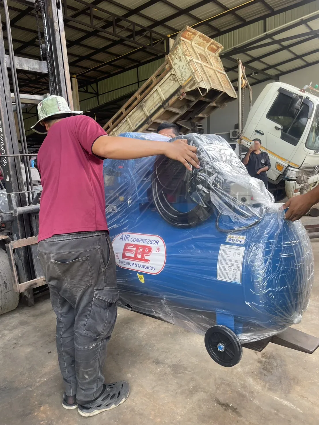 ภาพส่งมอบ ปั๊มลมสายพาน ETP ขนาด 380 ลิตร มอเตอร์ 7.5HP รุ่น HTA-80 (16Bar) (ระบบไฟ 220V) จังหวัดกระบี่ รูปที่ 1