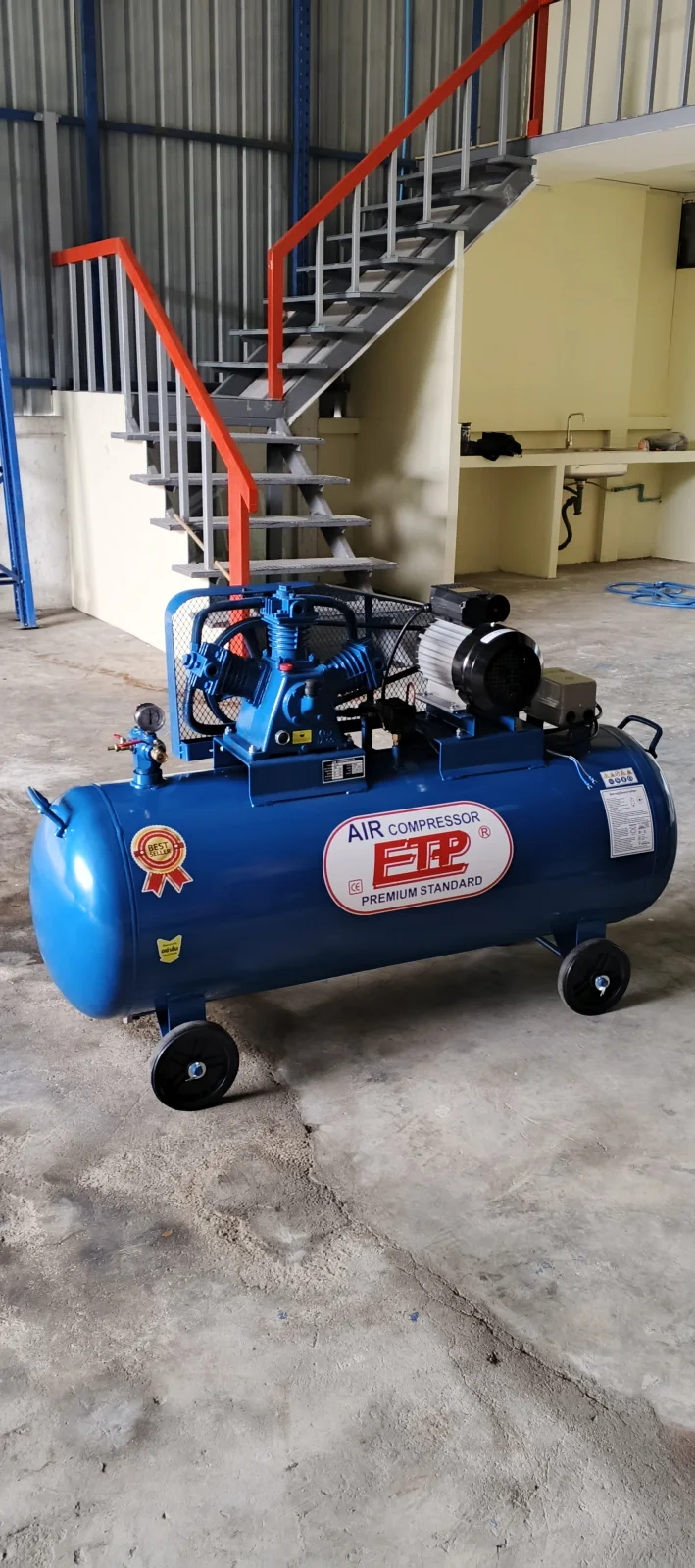 ภาพส่งมอบ ปั๊มลม 300ลิตร 4แรง รุ่น E TA-65 (8Bar) (ไฟ 220V) จังหวัดกรุงเทพมหานคร รูปที่ 3